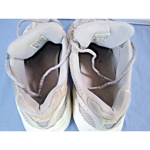 adidas Yeezy Boost 700 V2 Cream Men\'s Size 10 Chunky Sneakers GY7924 Kanye West